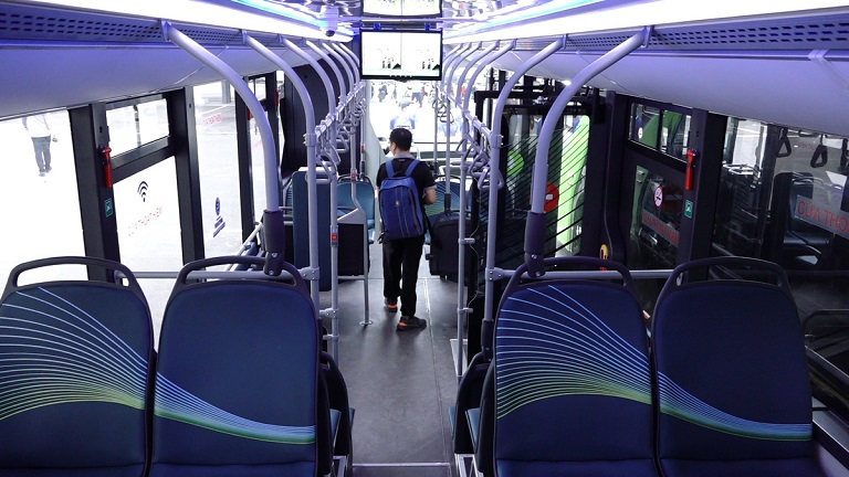 Xe buýt điện VinBus chạy thử nghiệm một số tuyến nội đô Hà Nội  Giao thông   Vietnam VietnamPlus